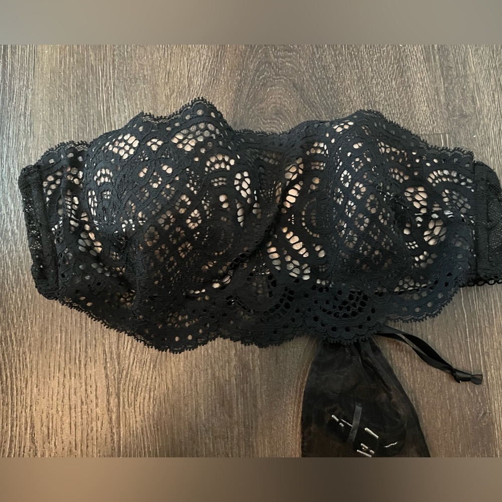 Victoria secret strapless convertible bra Black lace lightly lined size 32B NWT